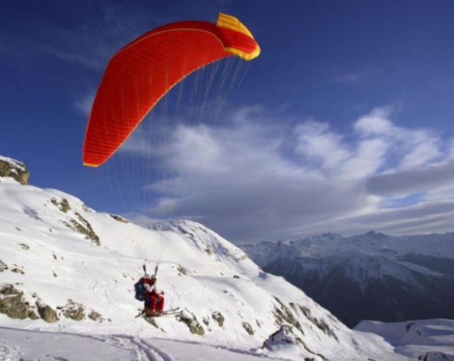  瓦尔莫雷尔双人滑翔伞